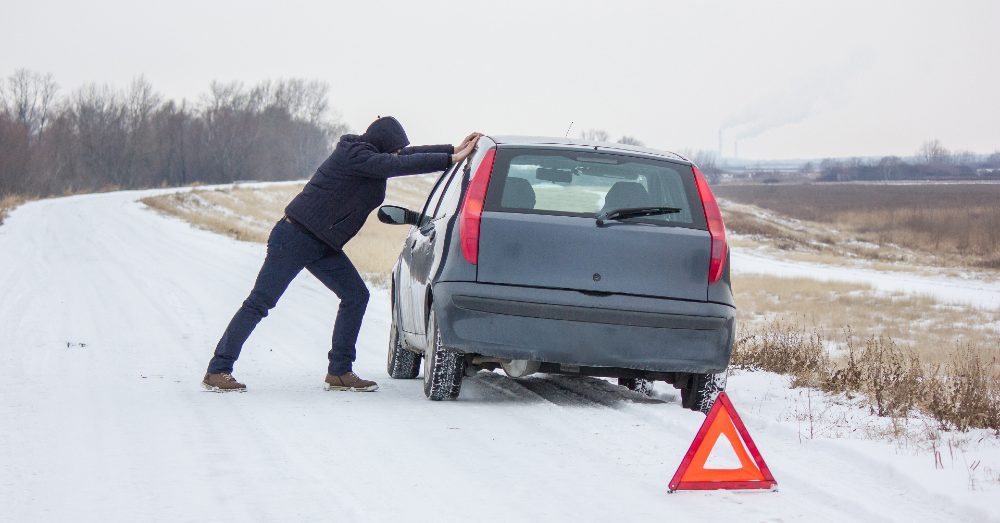 10 Things You Should Keep in Your Car During Winter Months